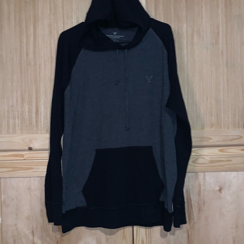 American Eagle Outfitters lightweight “Classic Fit” hooded shirt size XL